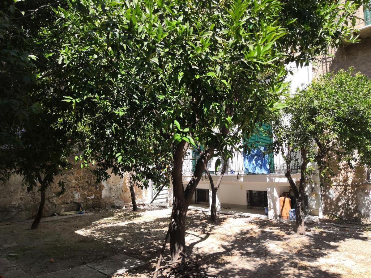 Garden House: Apartments And Rooms For Holidays Палермо Екстериор снимка